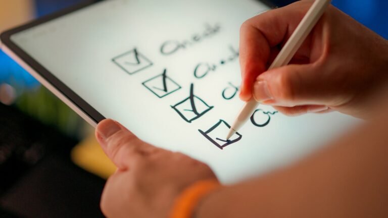 matriz de Eisenhower, Close-up of a digital checklist being marked off on a tablet with a stylus pen.